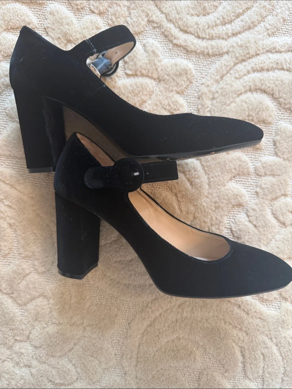 Velvet vintage maryjane Pumps, 39-1/2 classics. Like new!